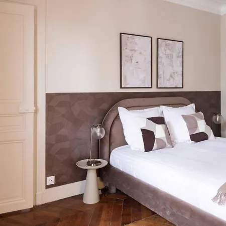 Chic - 5br - 10p - Grenelle - Eiffel Tower Apartment Paris